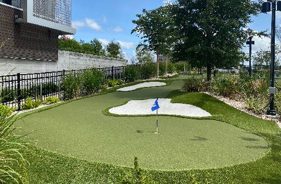 Commercial artificial putting green built by SYNLawn