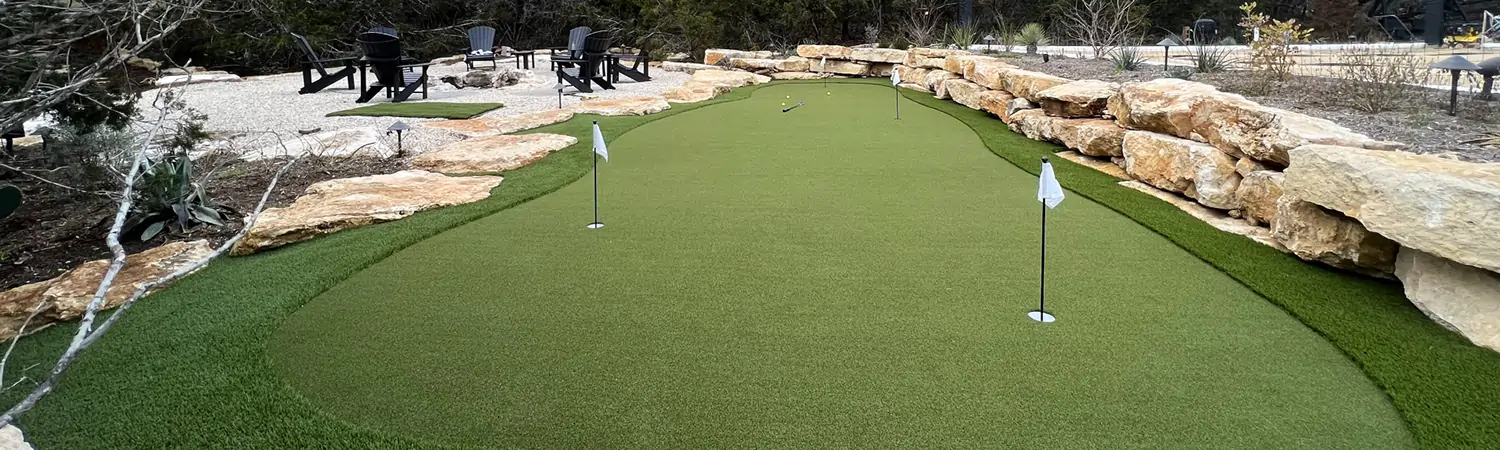 Residential golf green installed by SYNLawn