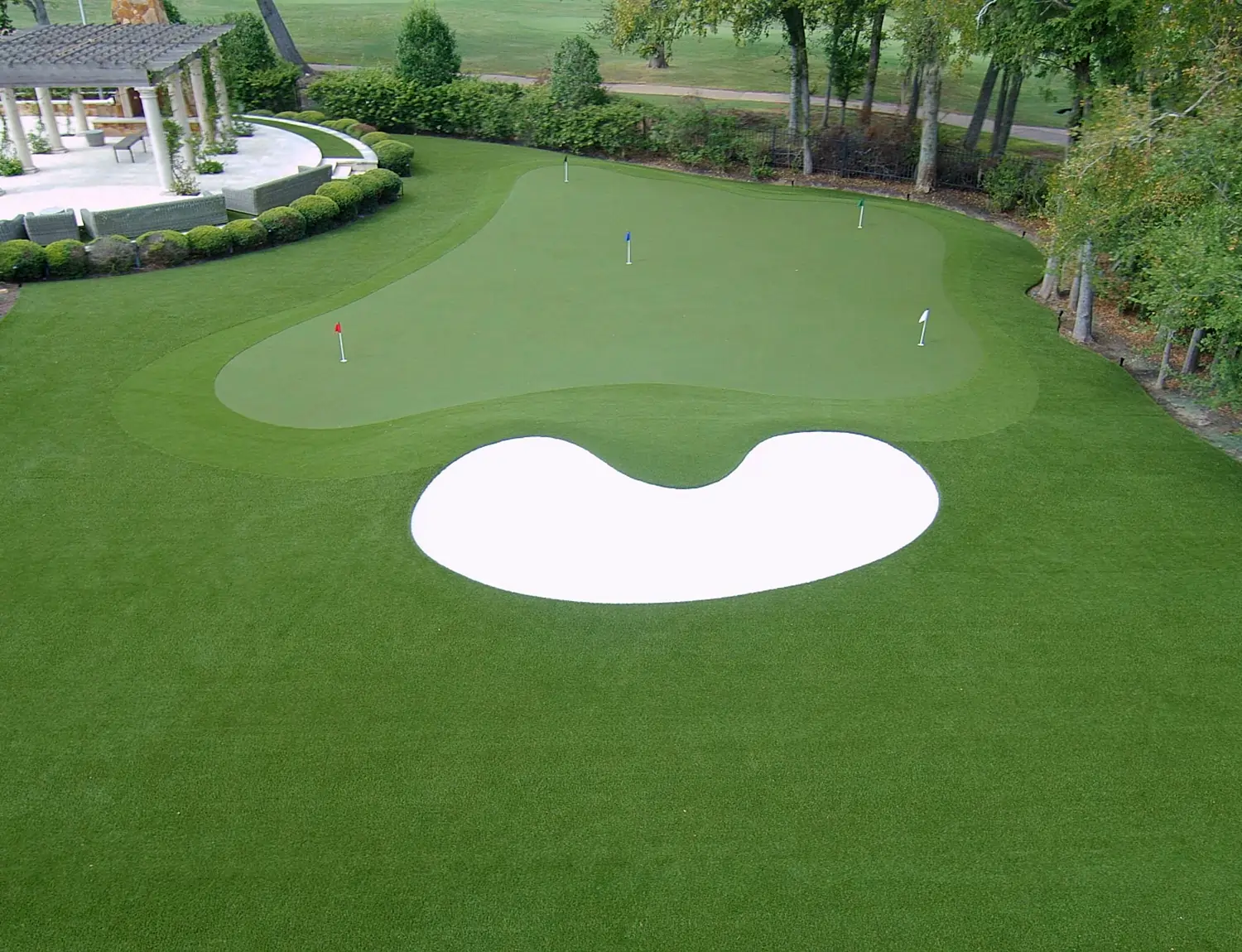 Residential putting green installed by SYNLawn