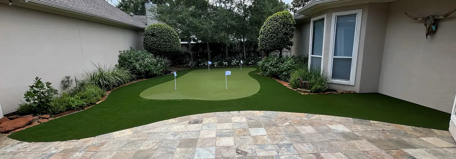 Residential backyard golf green installed by SYNLawn